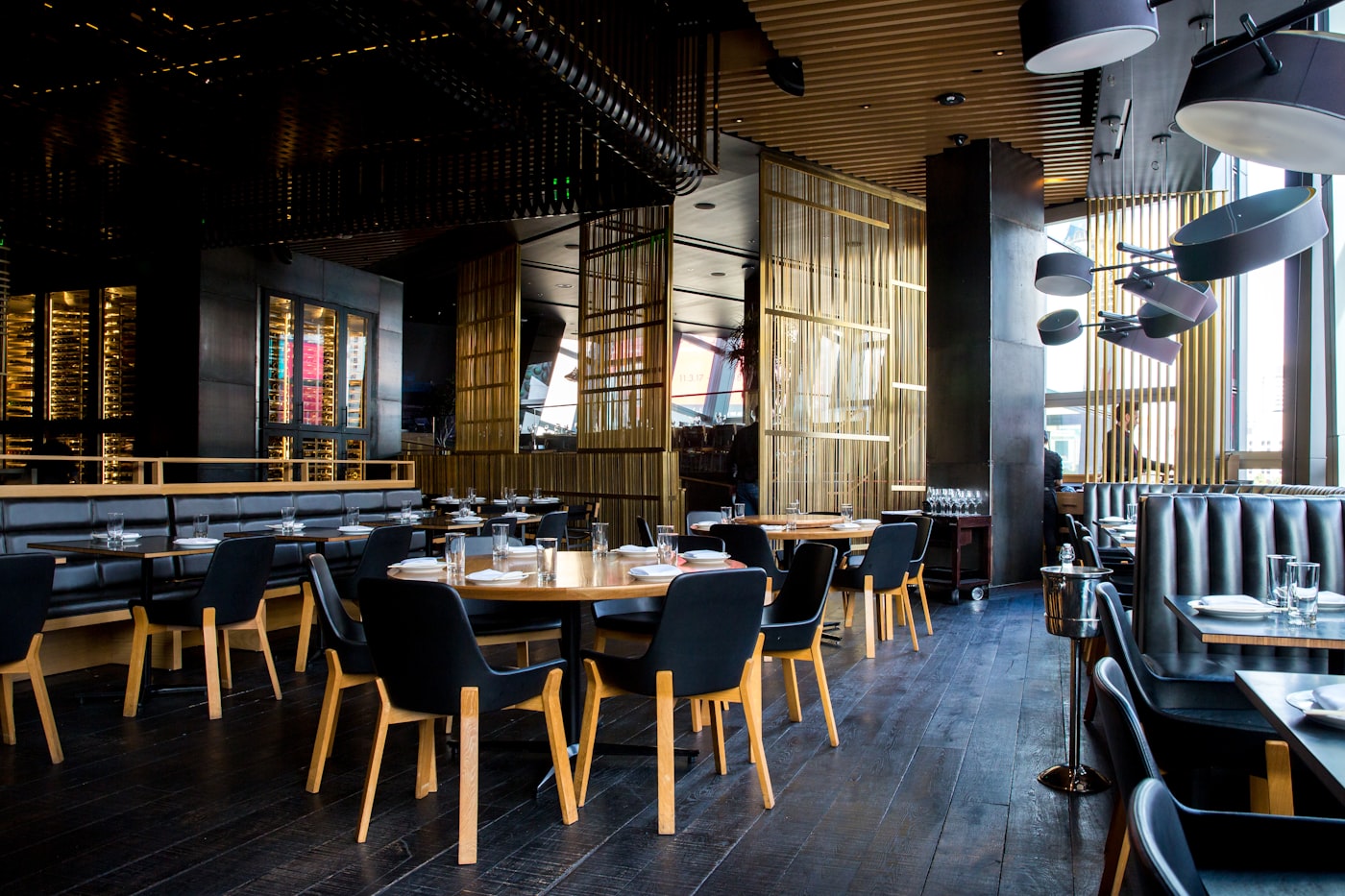 Warmes, einladendes Restaurant-Ambiente